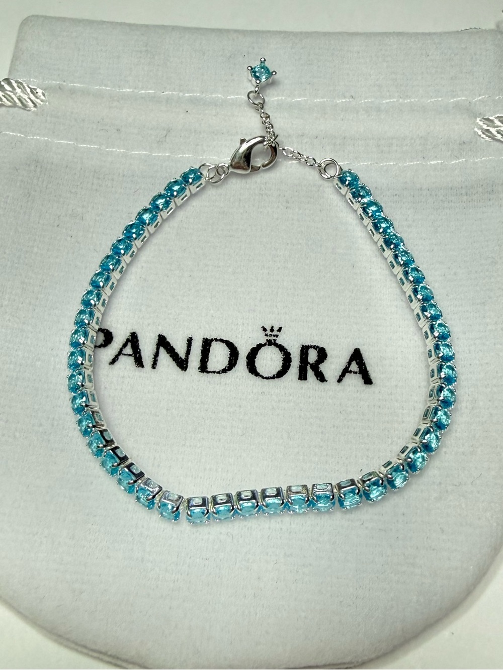 Pandora Sparkling Light Blue Tennis Bracelet 18 cm
Sterling silver